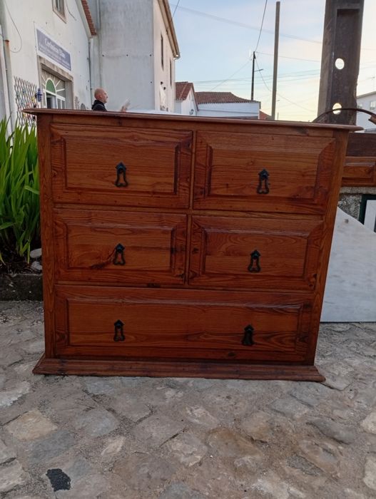 Cómoda rústica em madeira