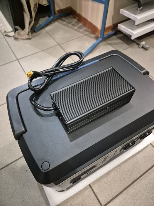 Портативна зарядна станція Velmax