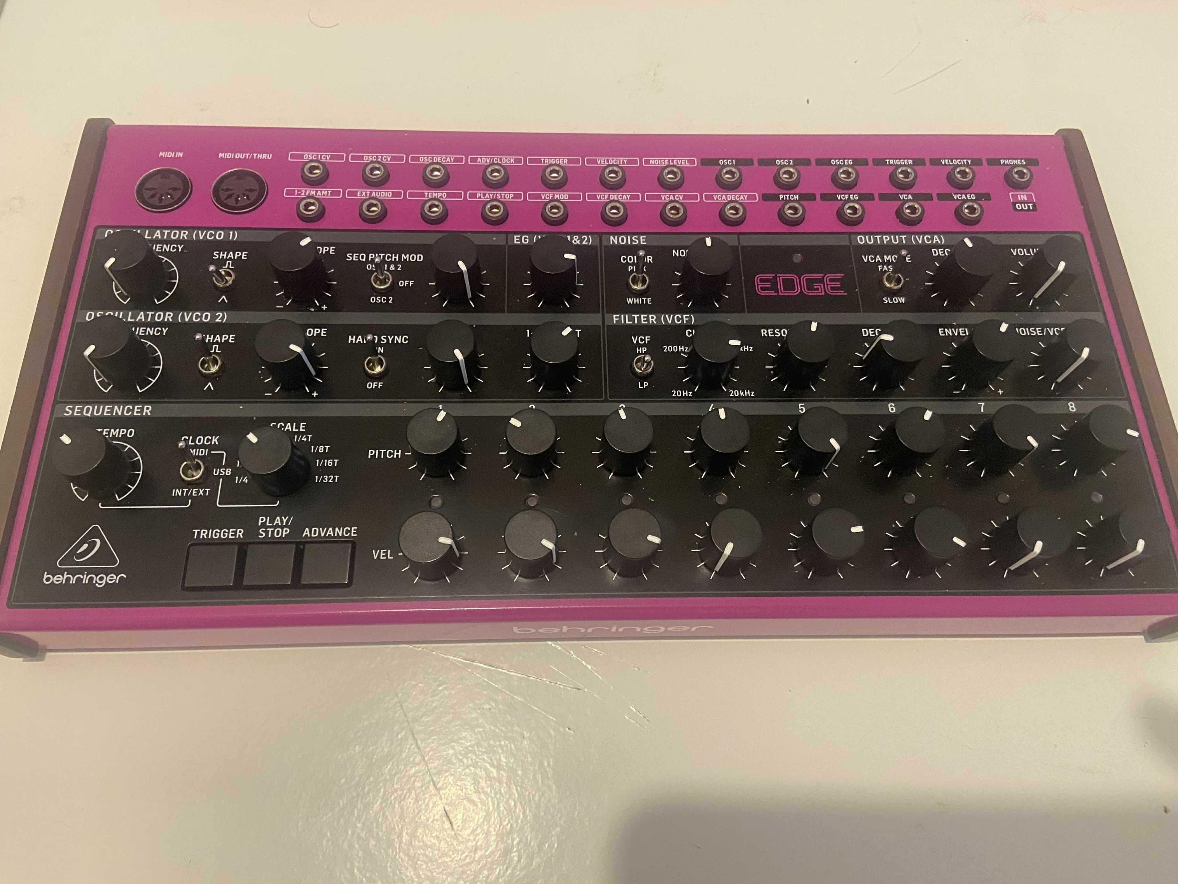 Sintetizador Behringer Edge
