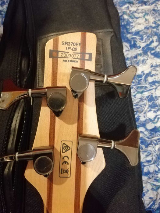 Baixo Fretless - 4 Cordas - Ibanez SR370EF BBT - €280
