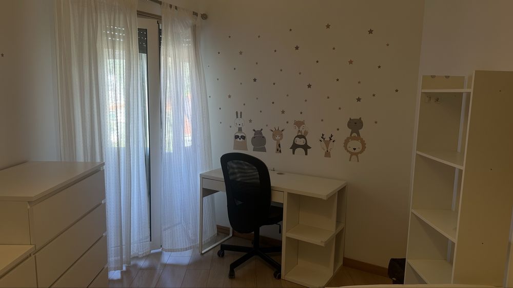 Aluga-se quarto equipado