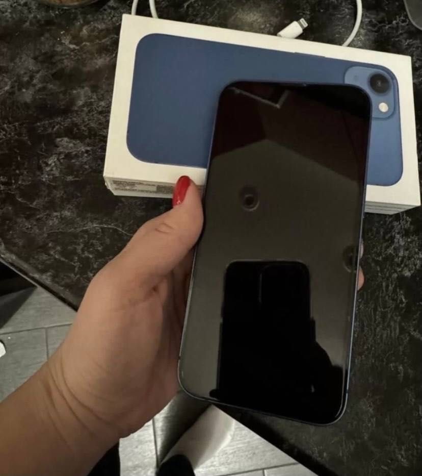Продам iPhone 13 128