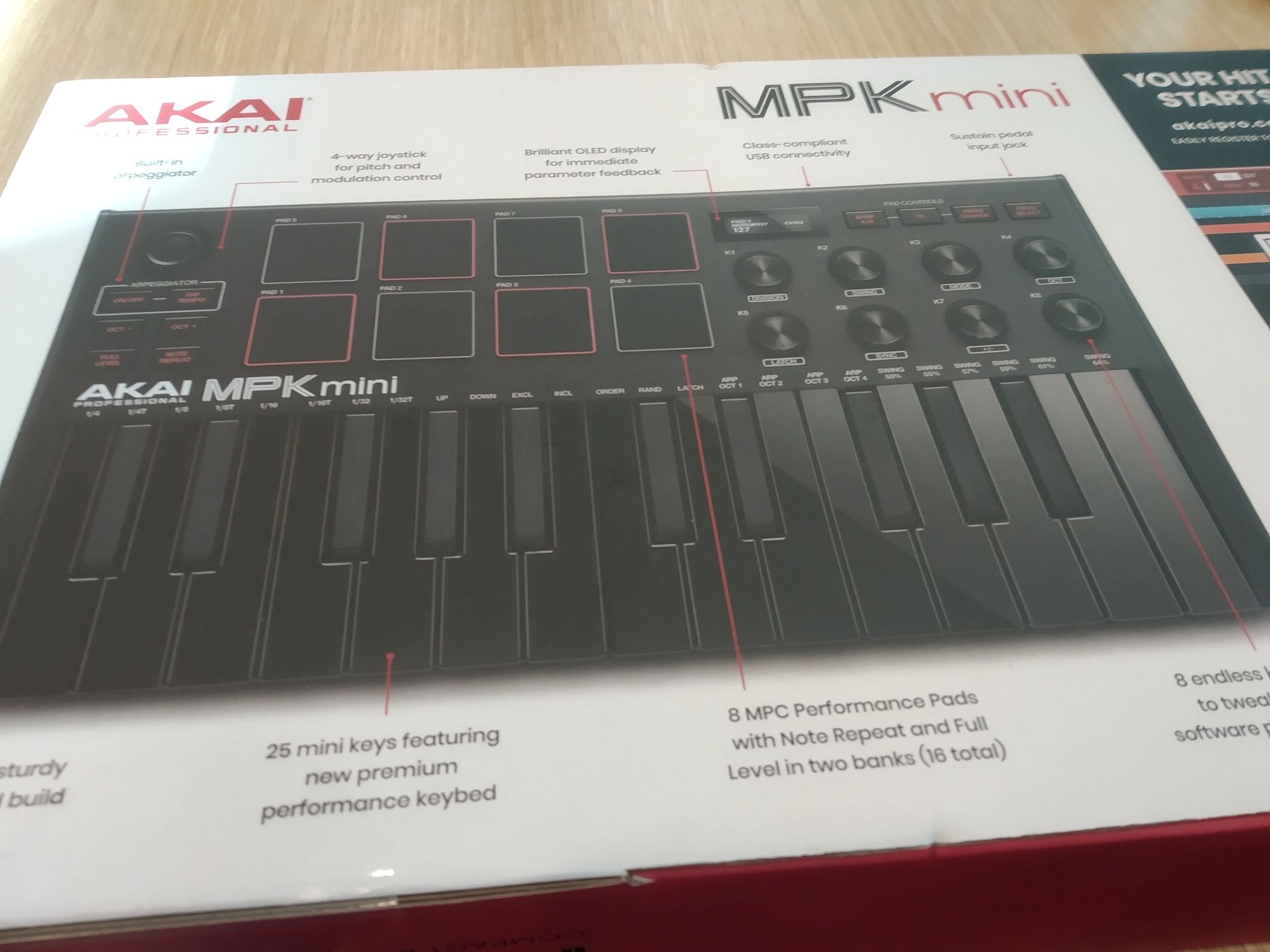 Akai mini mk3 com 2 anos de garantia usada duas vezes