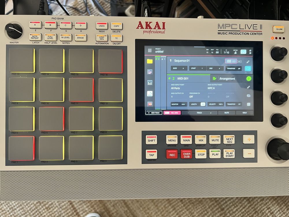 Akai Mpc Live 2 Retro sampler sequenciador