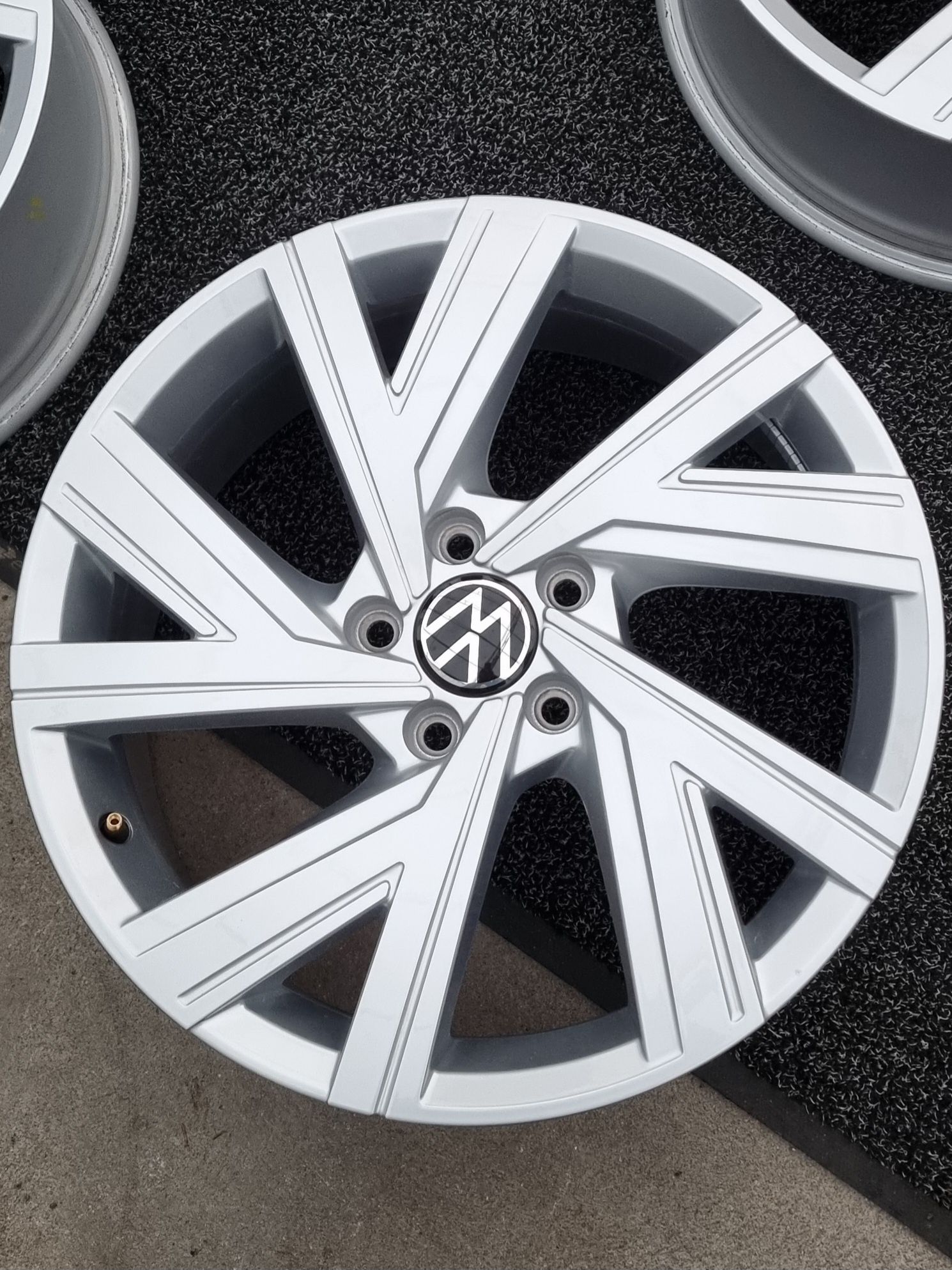 Felgi Alu 18" VW Golf VIII VII VI V Touran Caddy 5x112 SuperStan Orygi