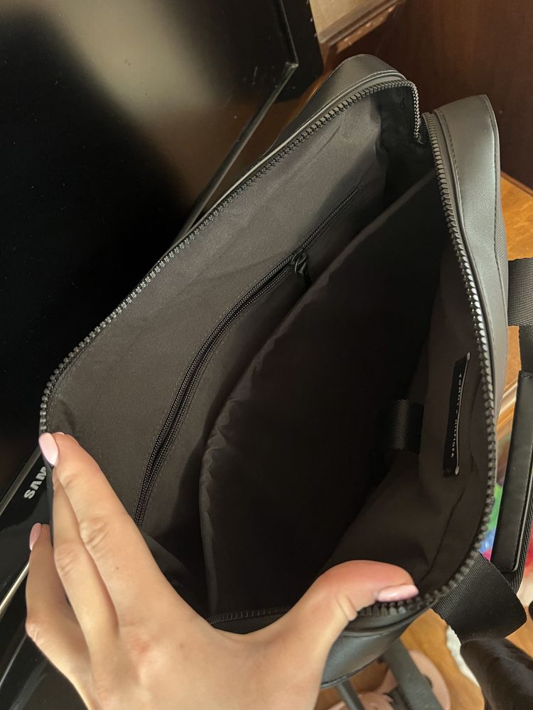 Продам дуже гарну офісний портфель для документів або сумку для ноутбу