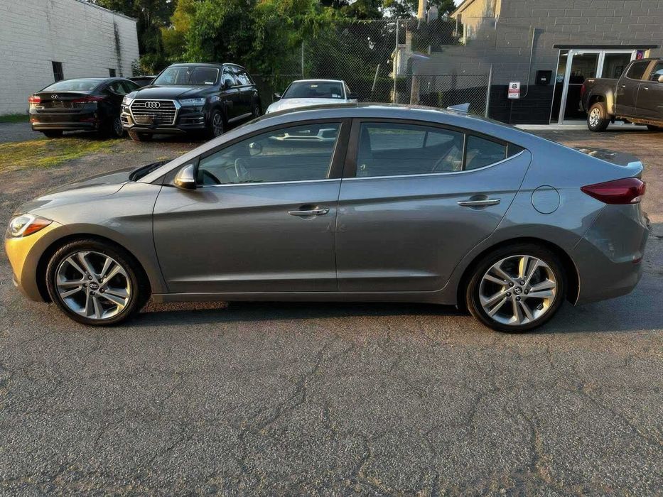 Hyundai Elantra Limited      2017