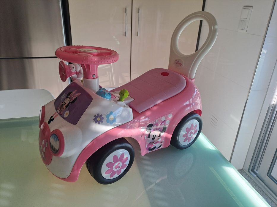 Carrinho musical da Minnie