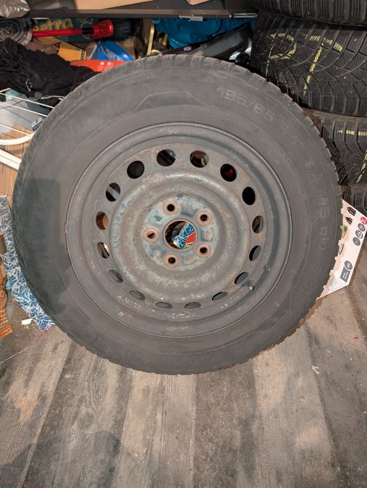 Komplet Koła zimowe 195/65R15 Uniroyal