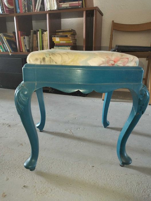 banqueta forrada, tons de azul turqueza