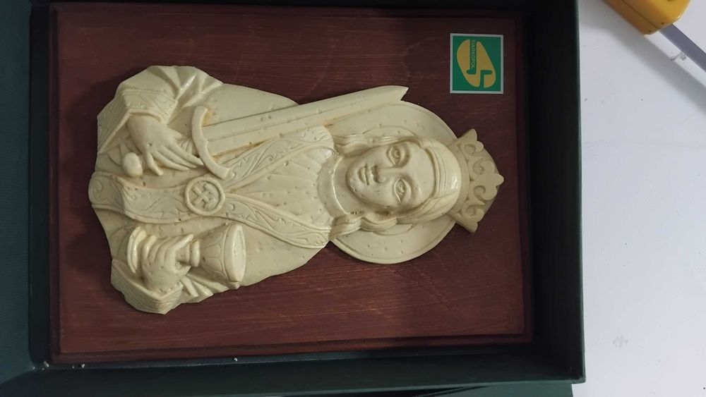 Siarkopol, pamiątka PRL, płaskorzeźba Matki Boskiej wykonana z siarki