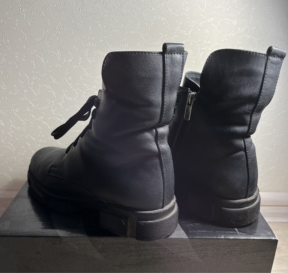 Чорні шкіряні зимні чоботи, 35 розмір