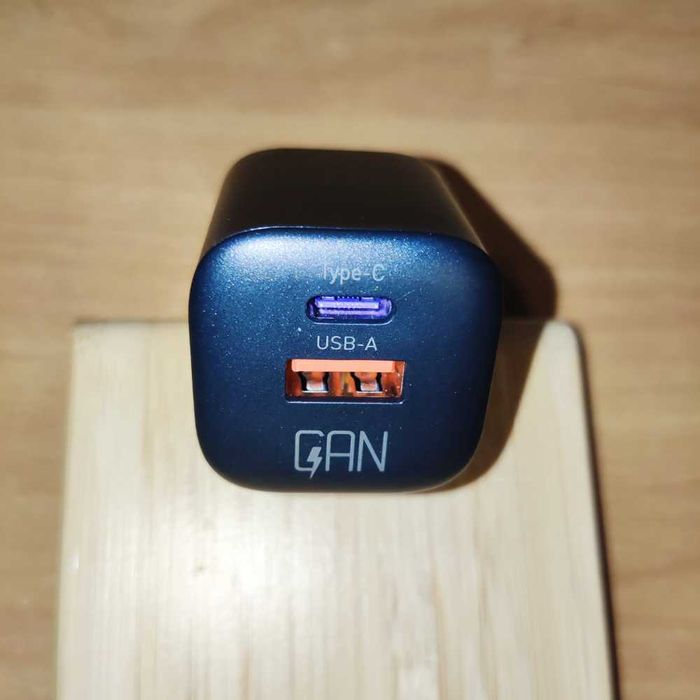 Ładowarka Sieciowa Essager 20W GaN USB C i A Szybkie Ładowanie Czarna