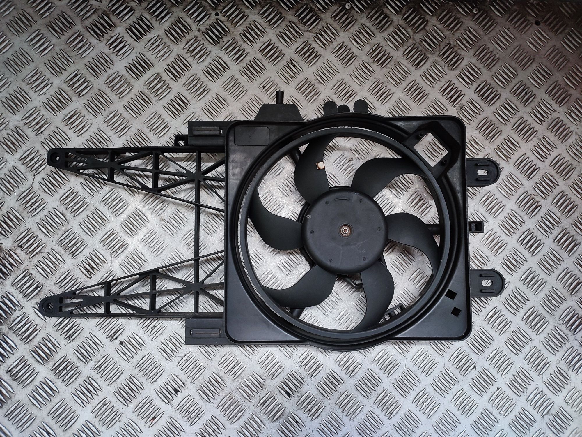 Fiat Punto II lift 1.2 8V wentylator chłodnicy