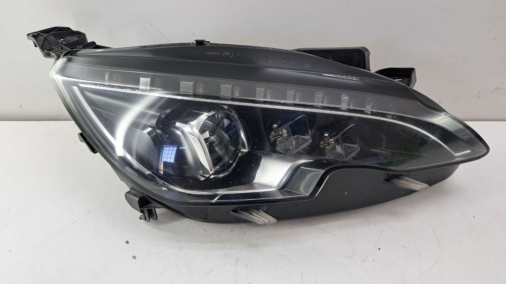 Фара правая Peugeot 308 FULL LED 2014-2017 9677832380