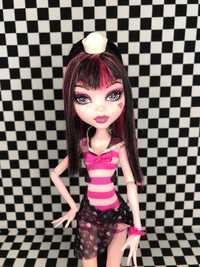 Monster High Монстер Хай Дракулаура Узбережжя черепу