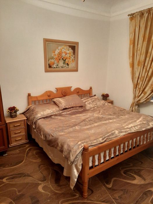 Сдам  квартиру погодинно/подабово  у центрі міста ( дзвотить на viber)