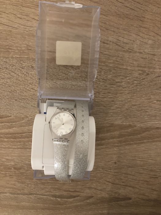Swiss Swatch-zegarek na długim pasku