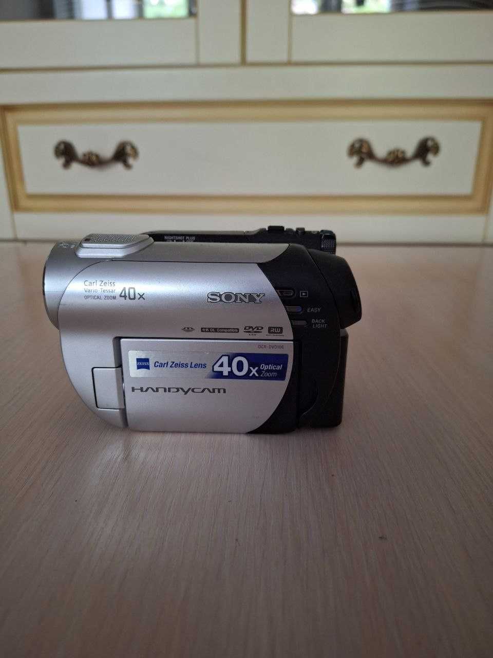 Видеокамера Sony Handycam DCR-DVD106