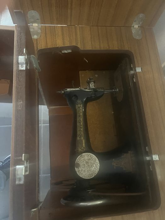 Maquina de costura Singer com móvel