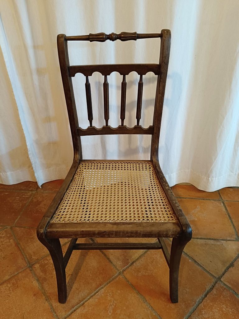 Cadeiras antigas em madeira maciça e palhinha/vime, 5 peças iguais