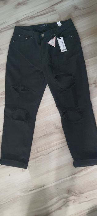 Nowe spodnie z dziurami 44
