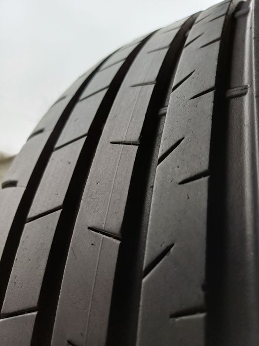 235/45/20 Sprzedam komplet opon Bridgestone MO