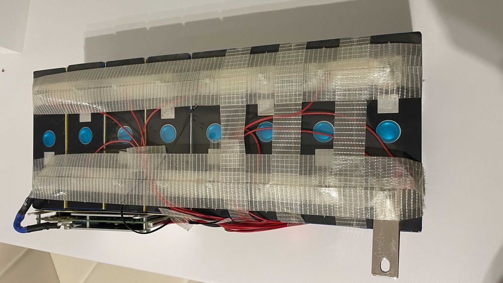 Продам майже нову батарею - EVE Lifepo4 25.6V 100А 2,56кВт BMS JIKONG