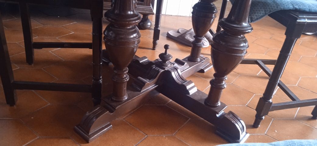 Mesa de jantar con vitrine