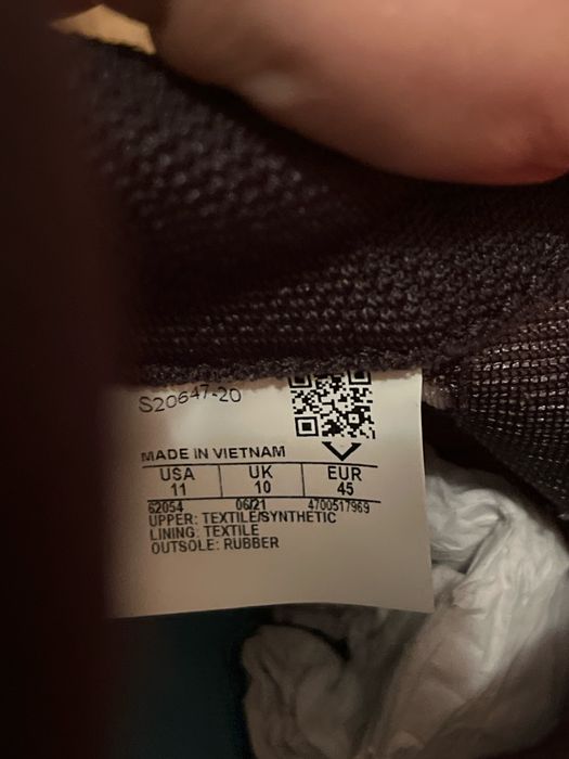 Продам чоловічі кросівки.Нові.На розмір 45.Устілка  29см.