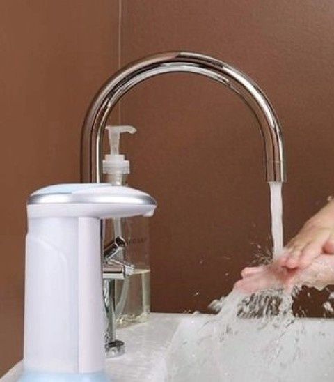 Dispensador de gel detergente com sensor