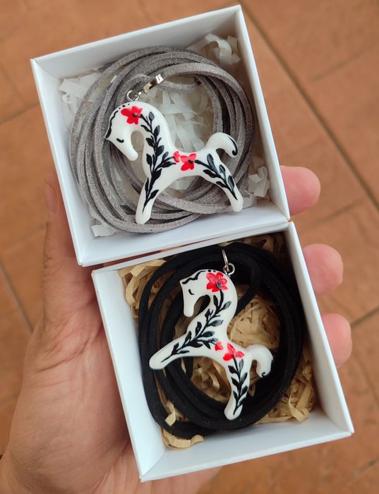 Коник символ 2026 року. Прикраса-чокер на шию.