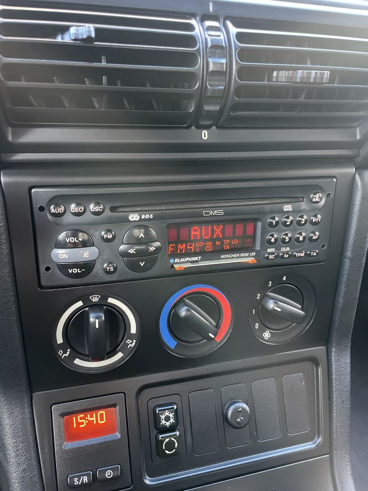 Radio Blaupunkt com CD e Bluetooth