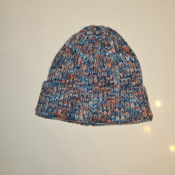 Nowa czapka oderwana tylko metka