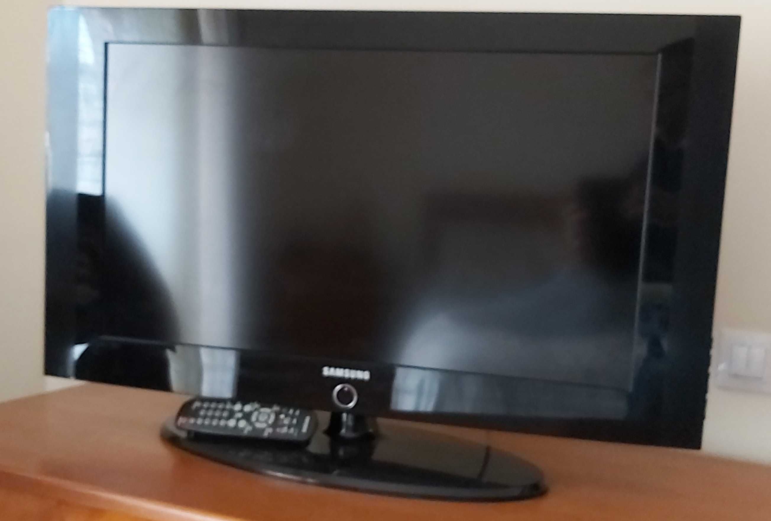 TV/Monitor 32" (82cm) SAMSUNG