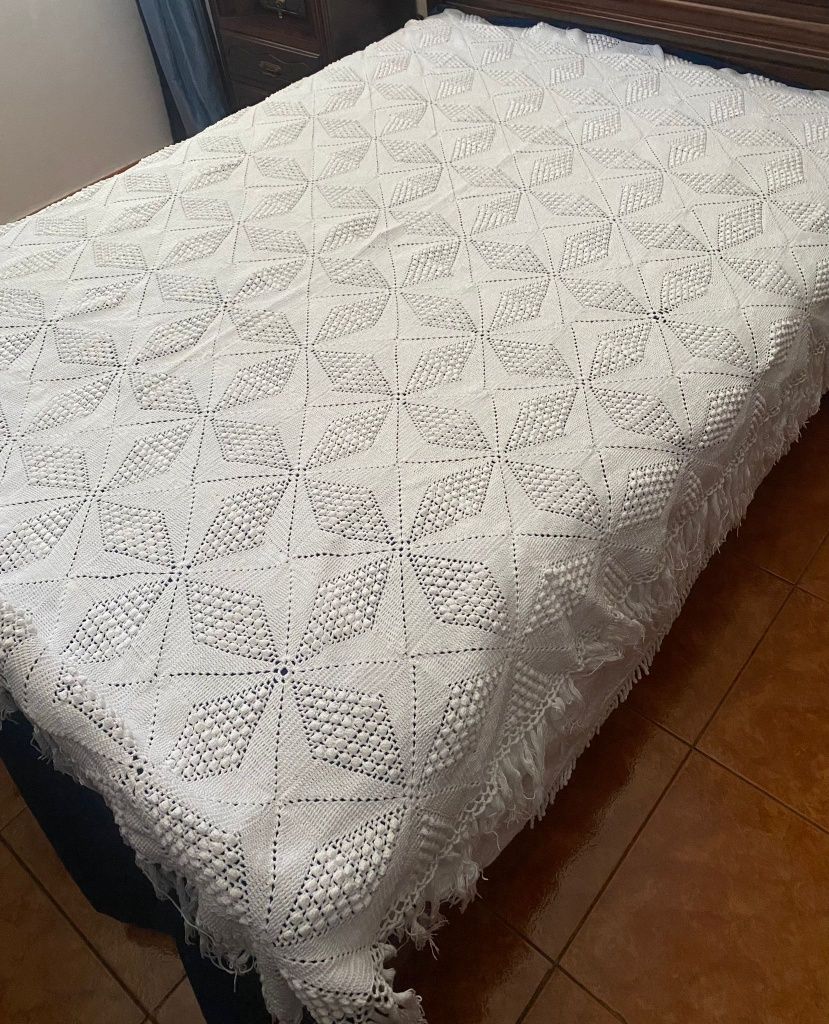 Colcha de renda feita á mão