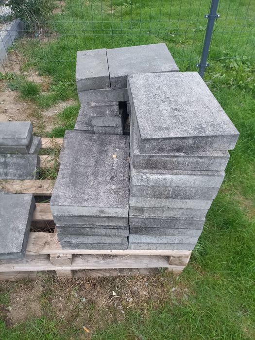 Polbruk pozostałości z drobnymi pęknięciami