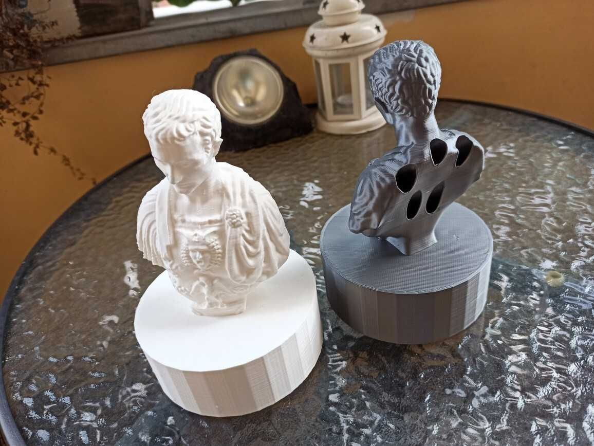 Druk 3D figurka Juliusz Cezar trzy kolory pojemnik