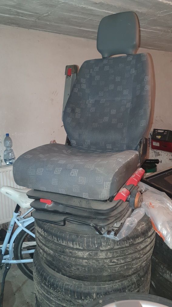 Fotel kierowcy Pneumatyczny ISRI siedzenie Sprinter LT