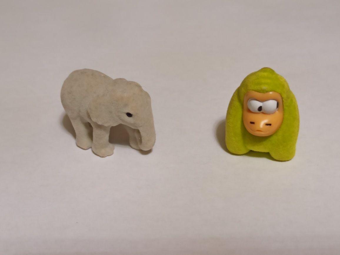 Фигурки из киндеров животные слон и обезьяна