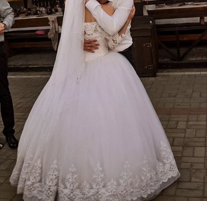 Шикарное свадебное платье ТОРГ