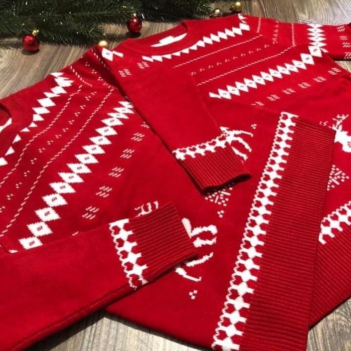 Новорічні  светри з оленями. светри з оленями для фотосесії.