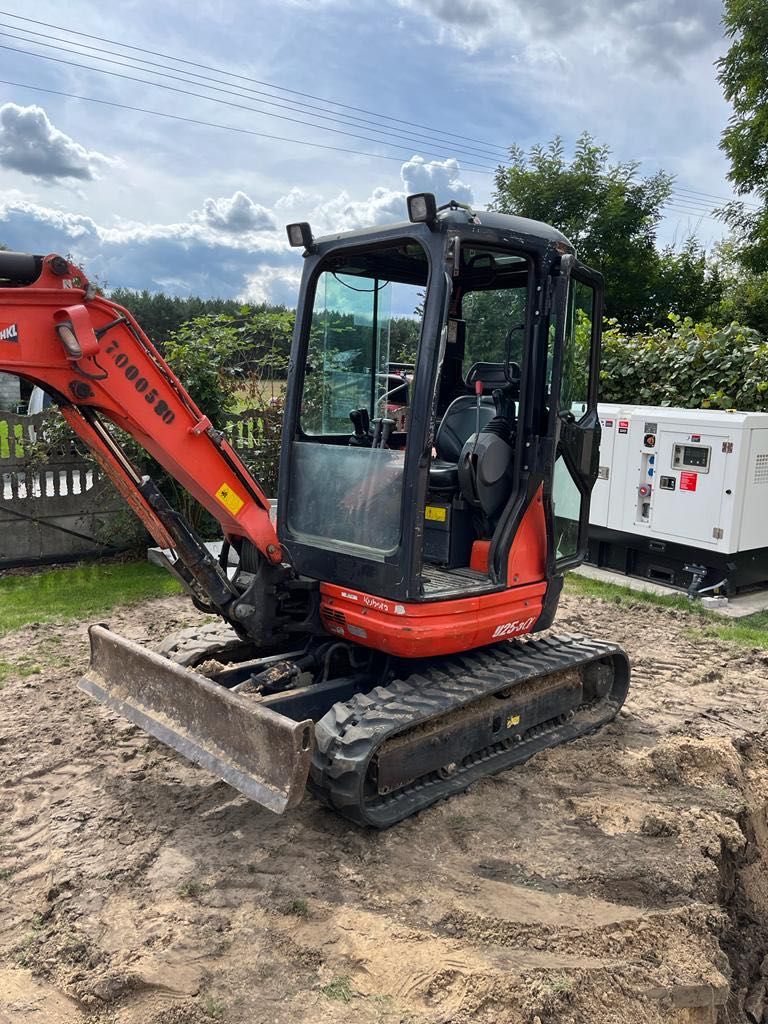 Minikoparka Kubota U25-3 z 2013 roku  waga 2600kg koparka