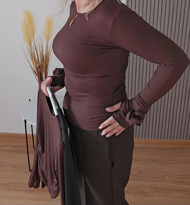 Bluzka prążek różyczki na rękawach