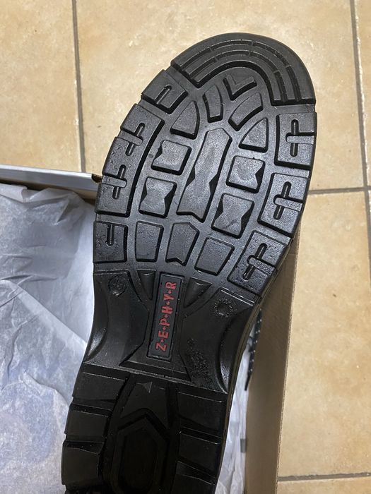 Sprzedam buty robocze-zimowe NOWE !!!