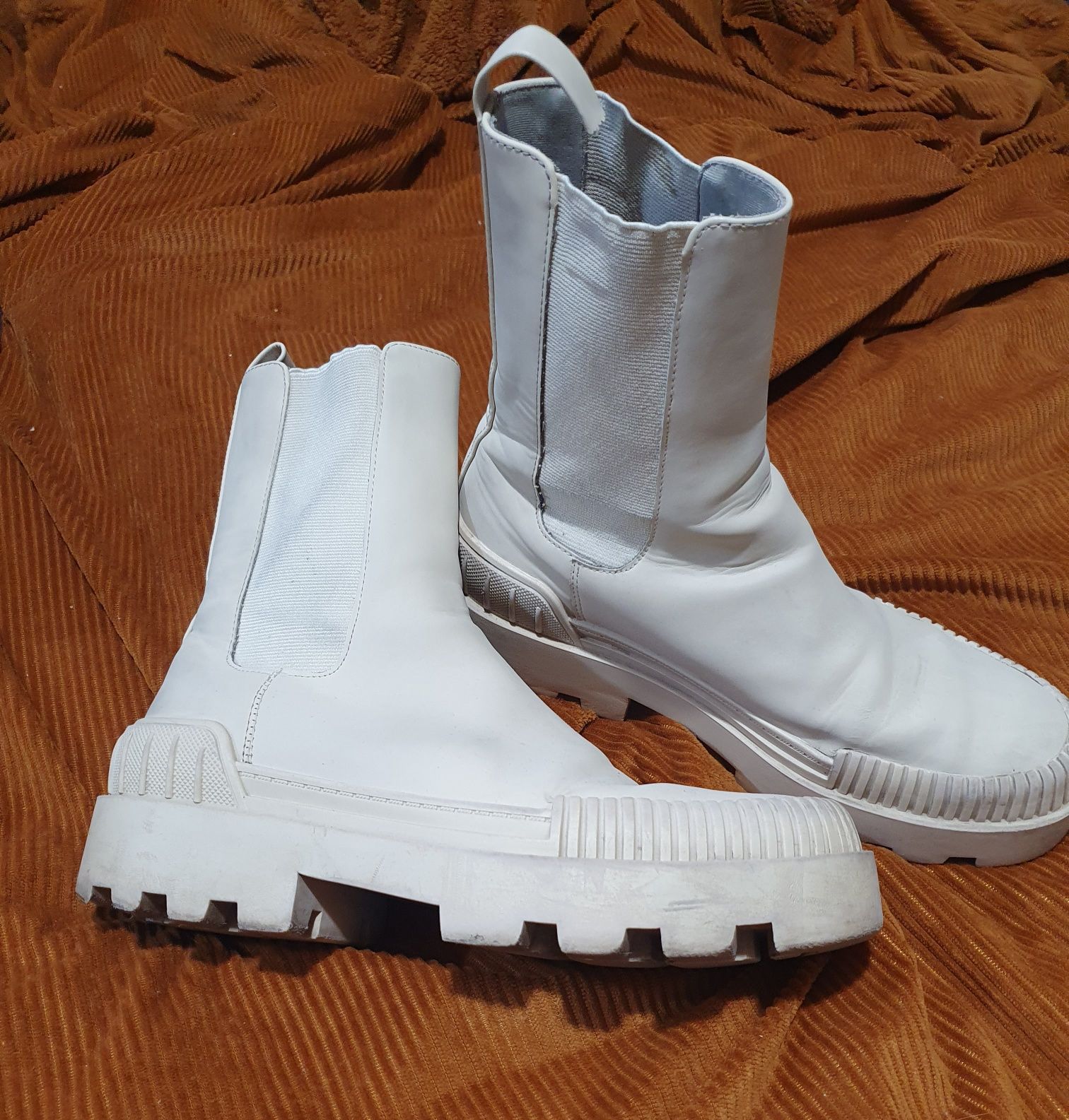 Buty sztyblety, beżowe, ZARA, rozm. 40.