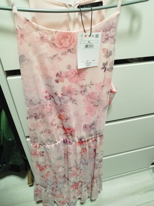 Sukienka zwiewna w kwiaty kwiatki Mohito rozmiar XL 42