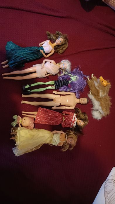 Conjunto Barbies  antigas mais Ken e cão Collie