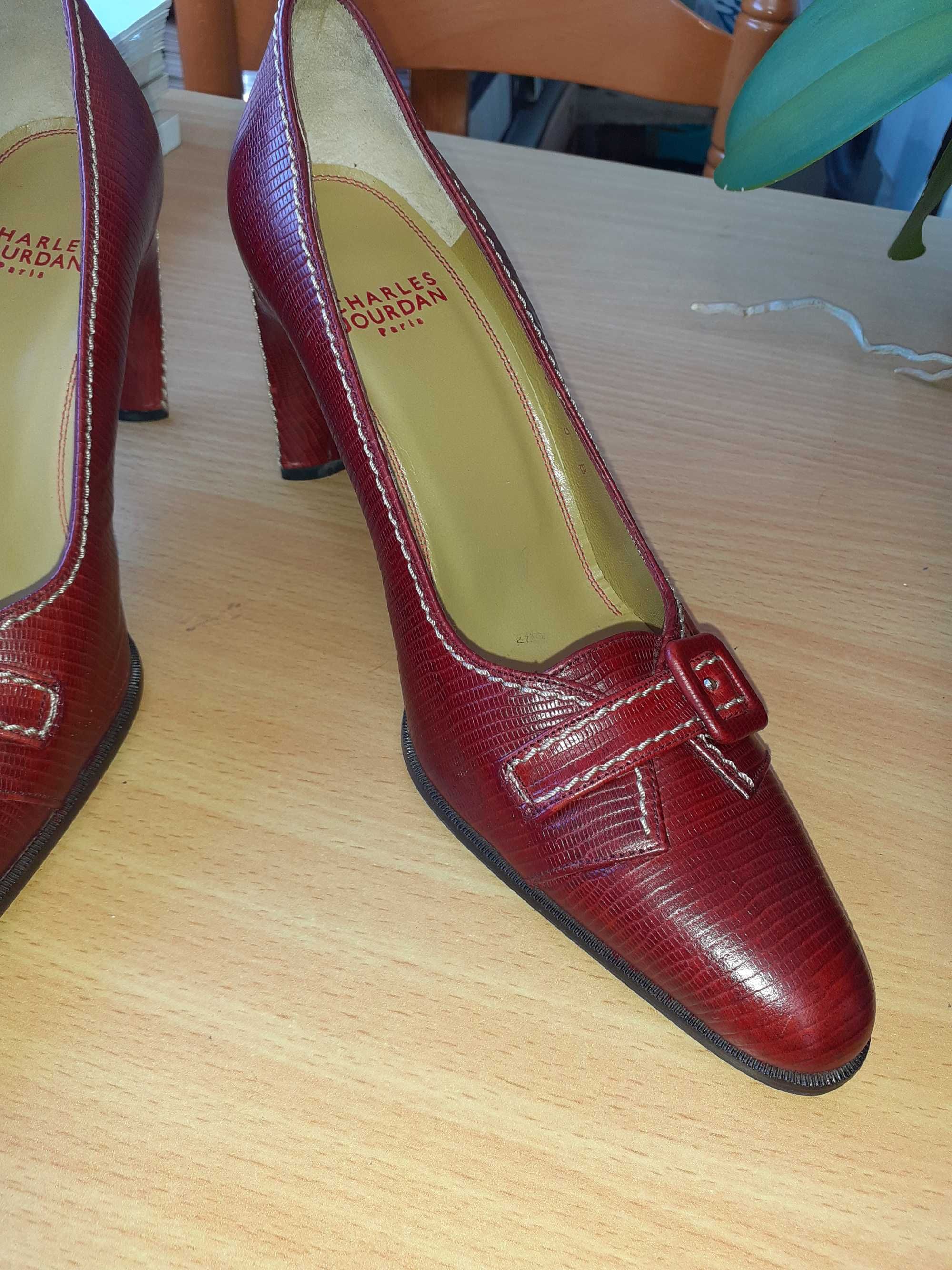 Sapatos grenat Charles Jourdan
