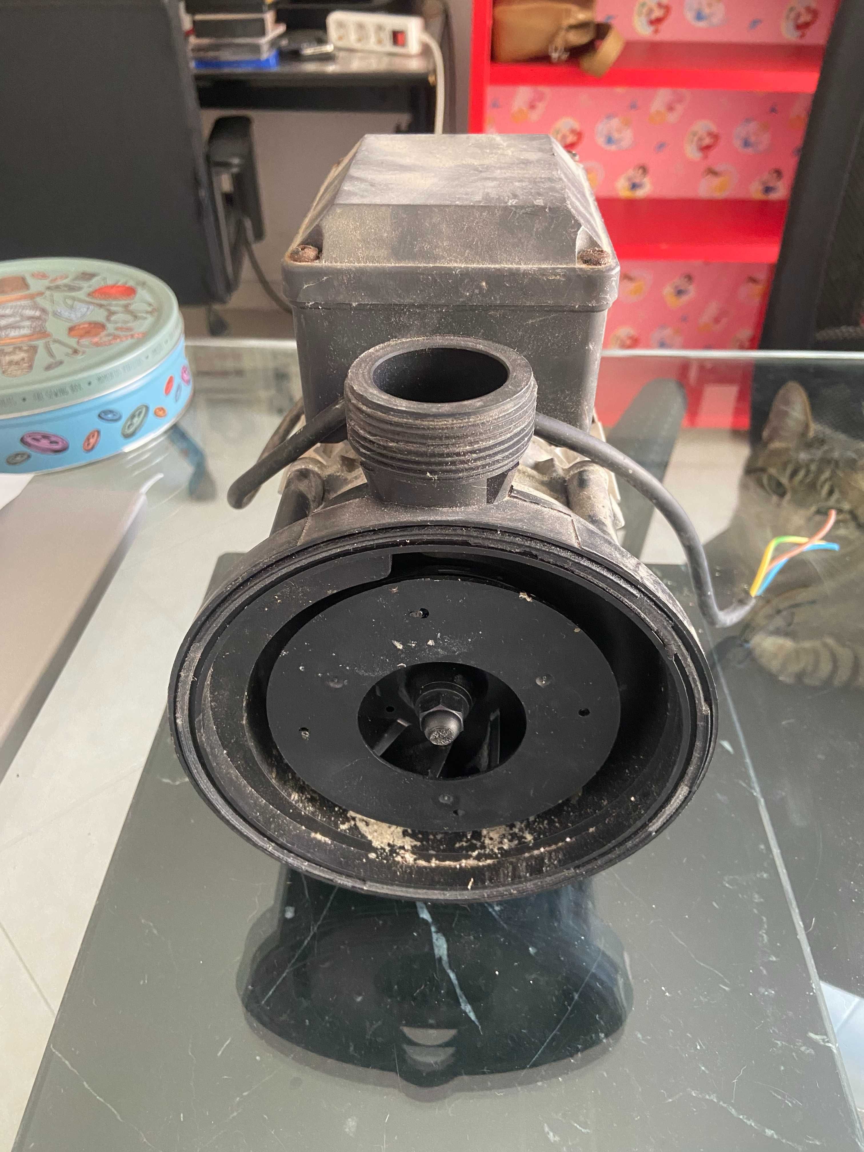 Motor de banheira de indução a funcionar